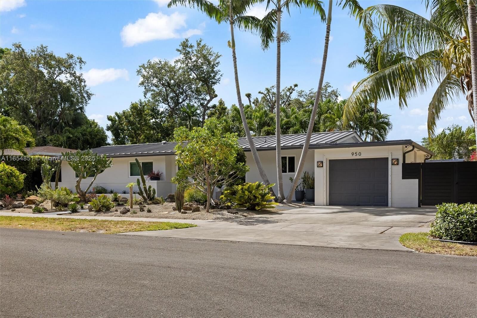 Property Photo:  950 NE 88th St  FL 33138 