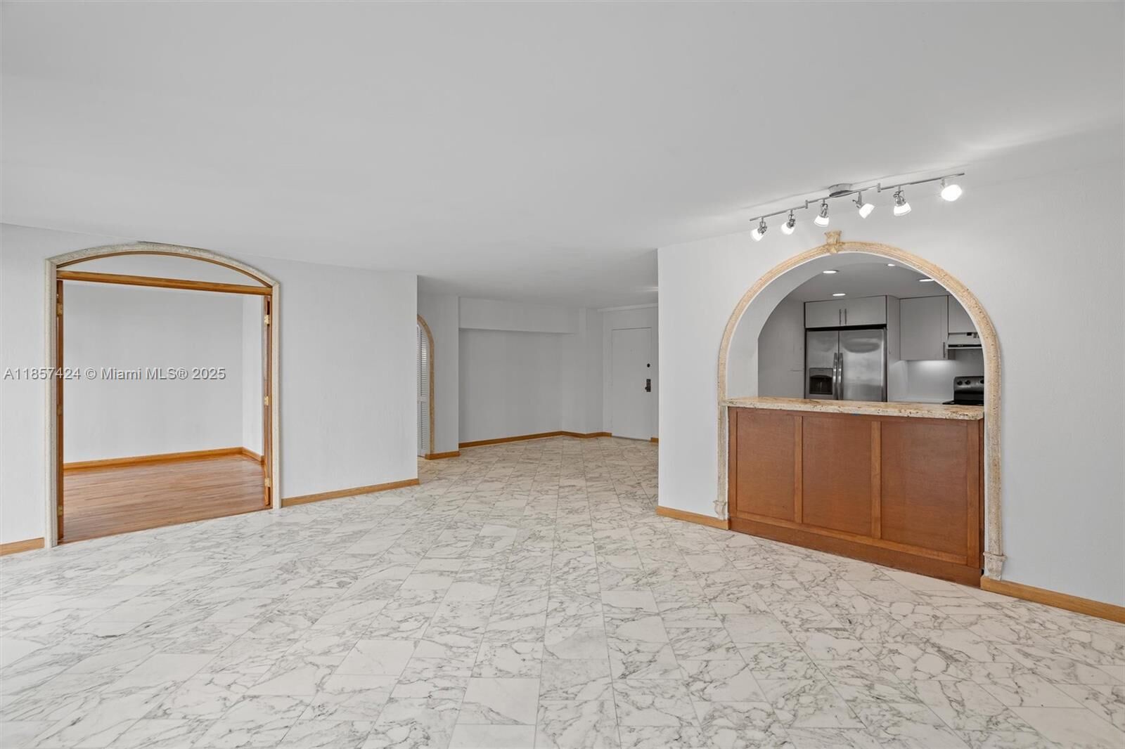 Property Photo:  1450 Brickell Bay Dr 515  FL 33131 