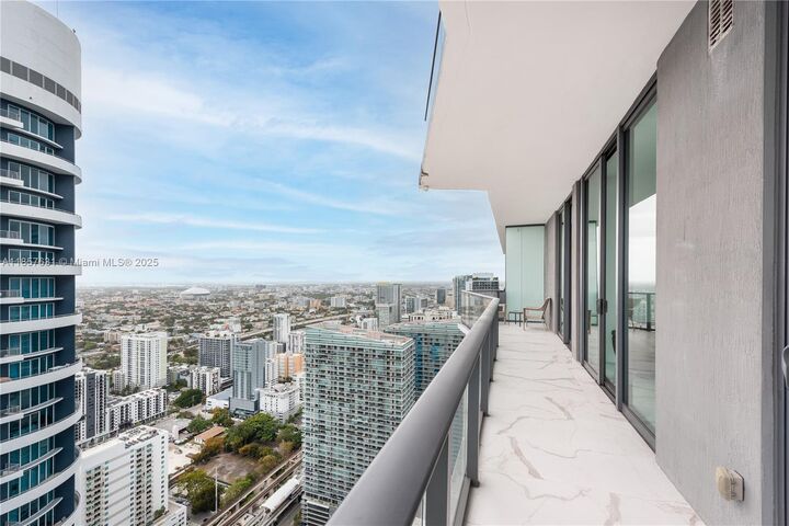 Property Photo: 1300 S Miami Ave Ph4909 FL 33130