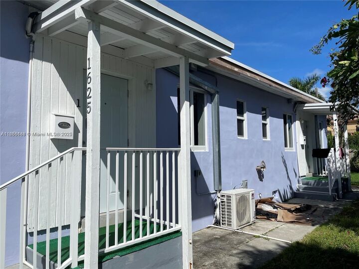 Property Photo: 1625 Fletcher St FL 33020