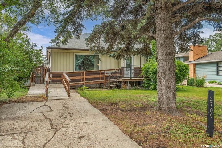 2709 Sinton Avenue  Regina SK S4S 1K2 photo