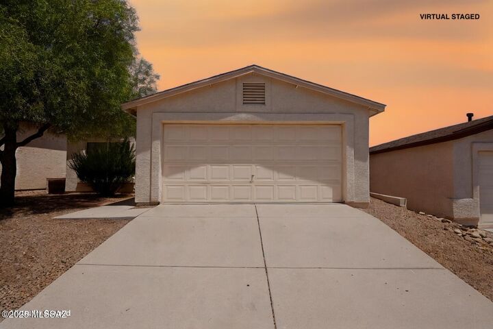 Property Photo:  1804 W Calle Guadalajara  AZ 85713 