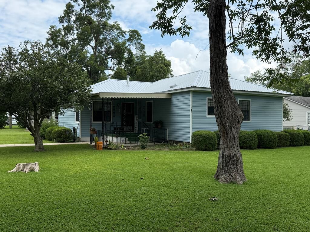 Property Photo: 121 Brunswick Ave. GA 31750