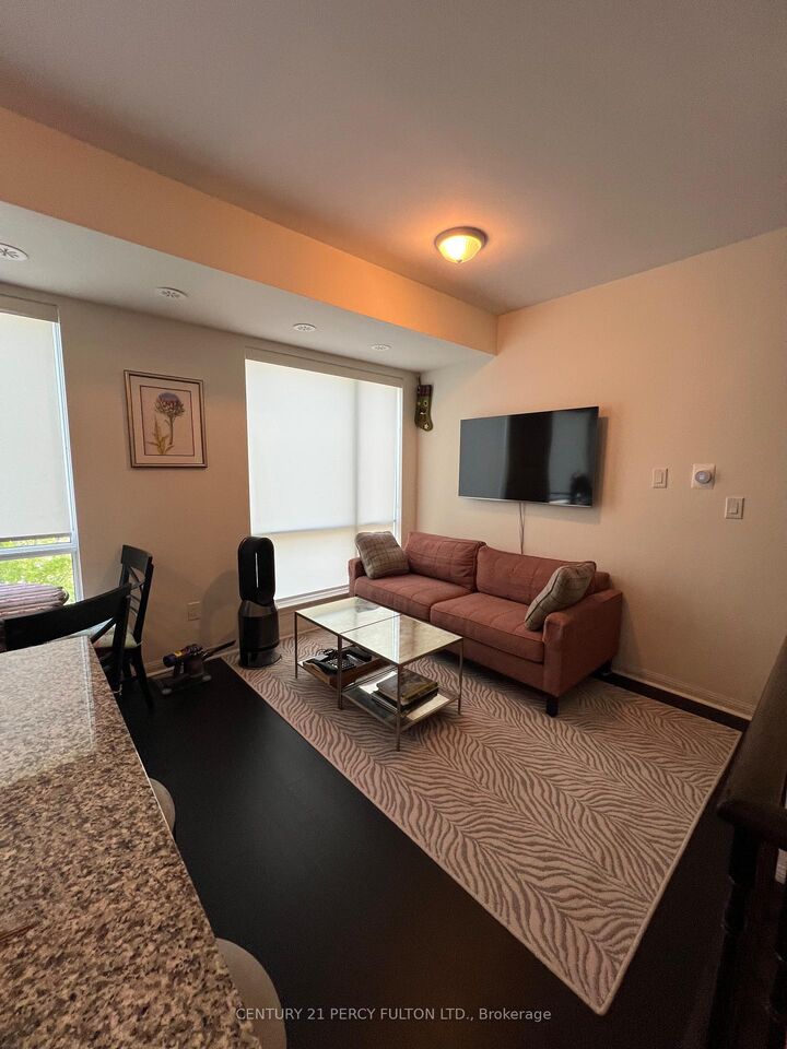 Photo de la propriété:  639 Lawrence Avenue W 323  ON M6A 1A9