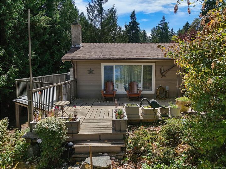 Property Photo: 10929 Inwood Rd BC V8L 5H9