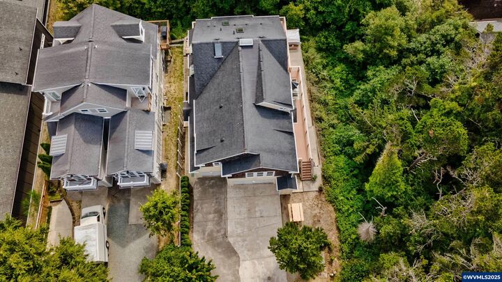 Property Photo: 34807 Necarney (-34809) Bl OR 97130