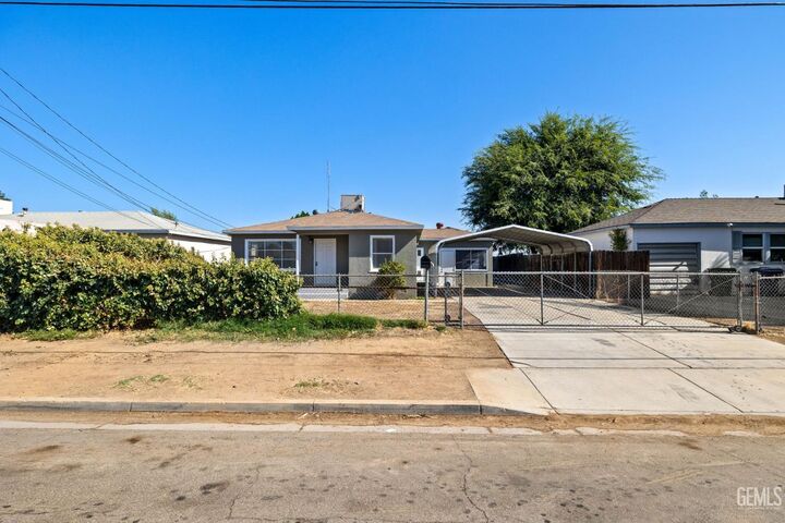 Property Photo: 1014 Castaic Avenue CA 93308