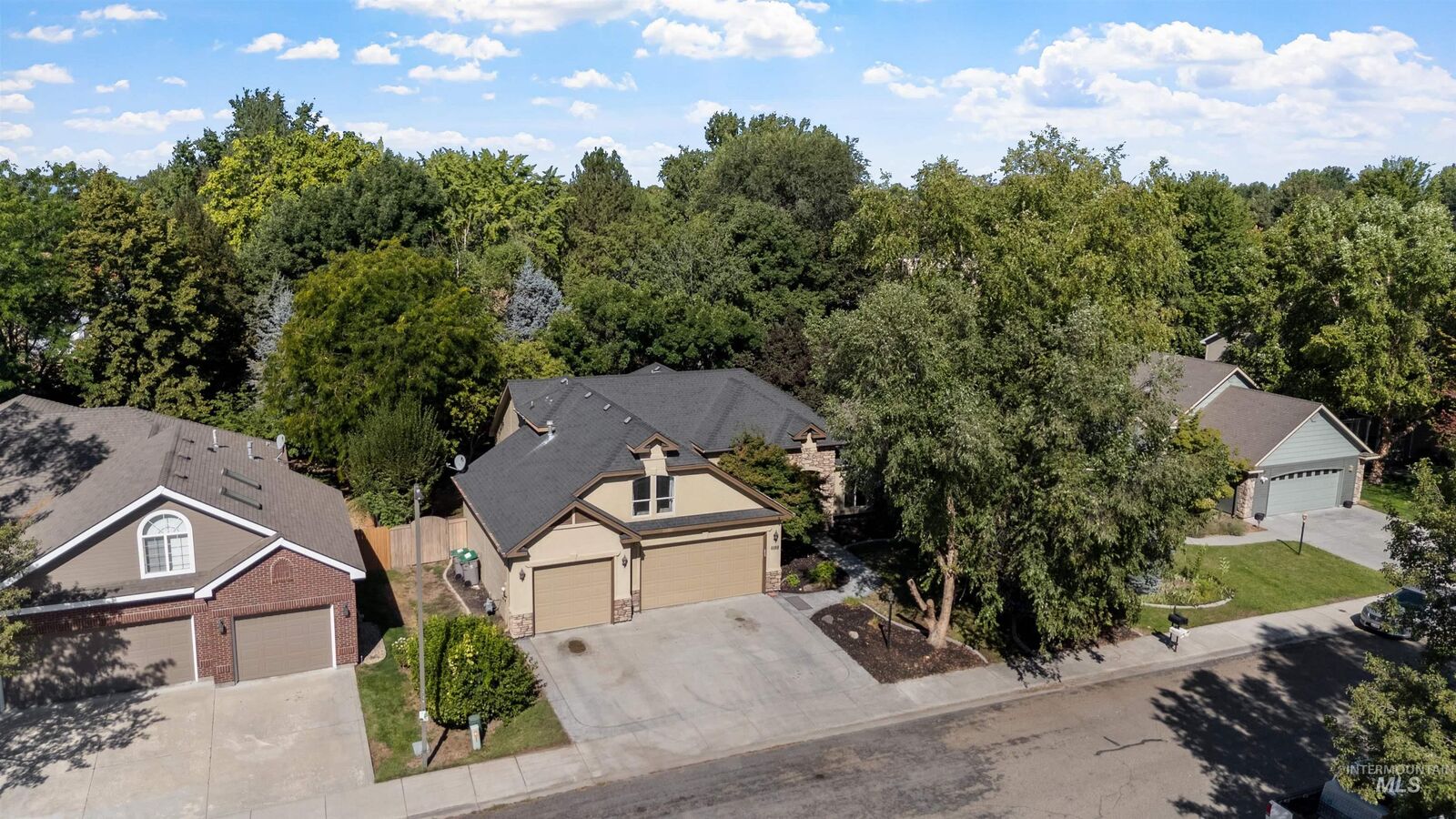 Property Photo:  6199 N Stafford Pl  ID 83713 