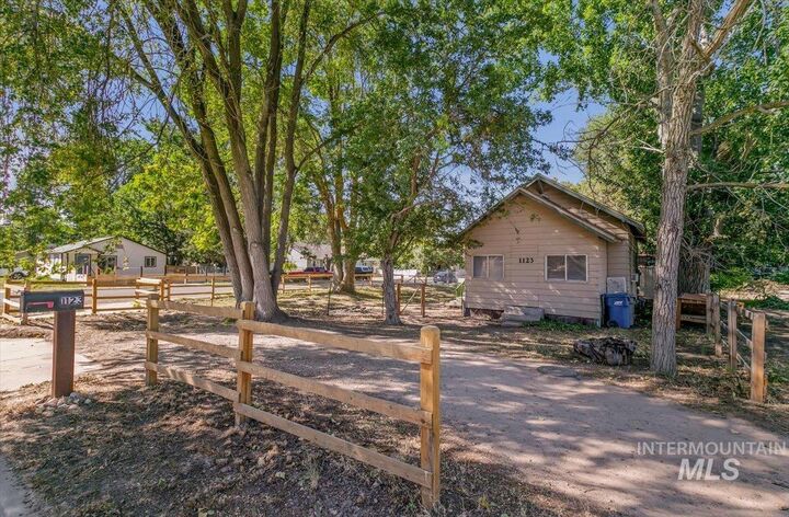 Property Photo:  1123 4th Street N  ID 83687 