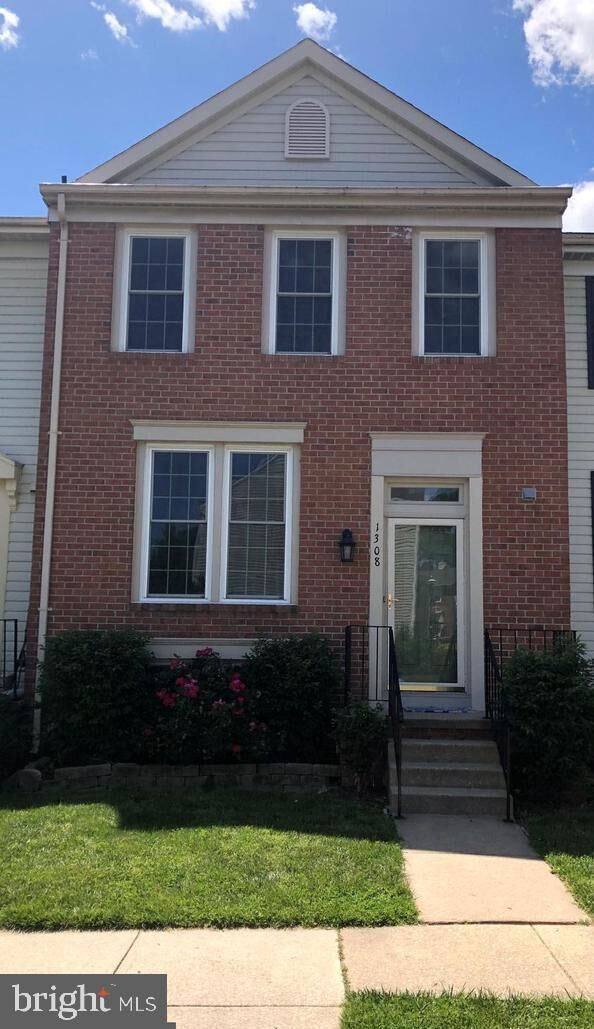 Property Photo: 1308 Hollow Glen Ct MD 21226