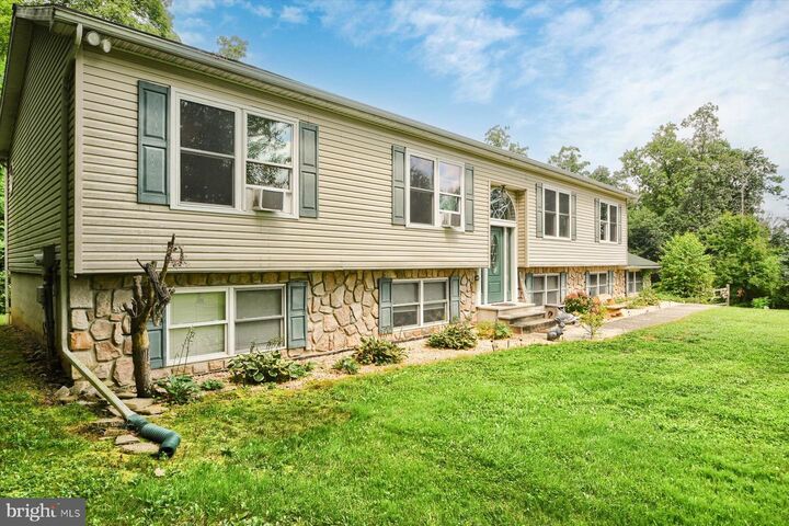 Property Photo:  1021 Anna Lane  PA 18960 