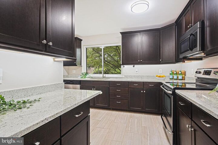 Property Photo:  6924 Knighthood Lane  MD 21045 