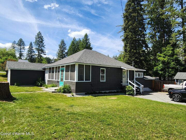 Property Photo:  424 W Larch  WA 99156 
