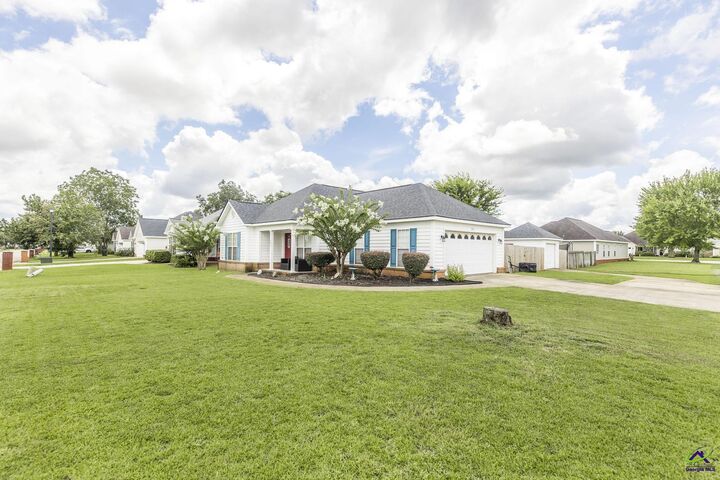 Property Photo:  201 Melvina Drive  GA 31088 