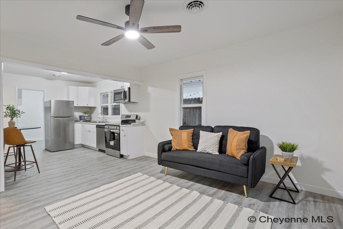 Property Photo: 820 E 7th St WY 82001