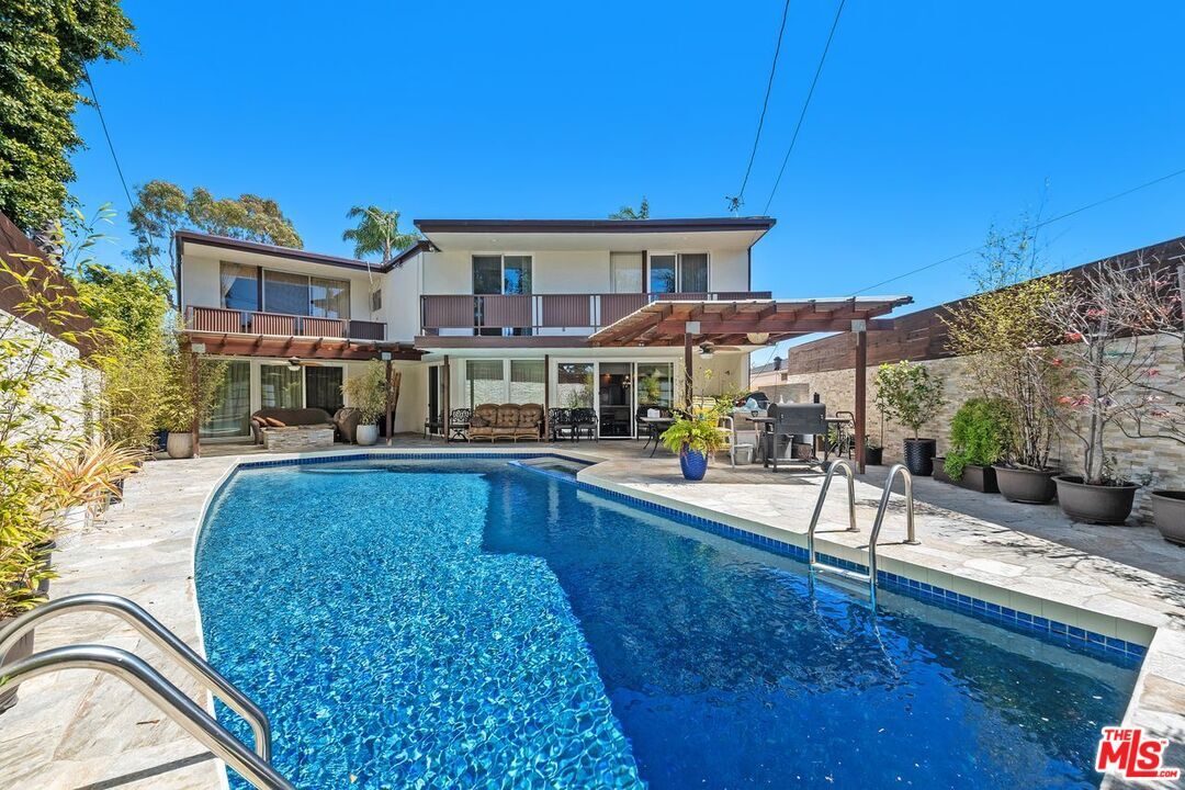 Property Photo: 6505 S Halm Ave CA 90056