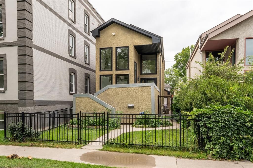 Property Photo:  633 Mulvey Avenue  MB R3M 1G1 