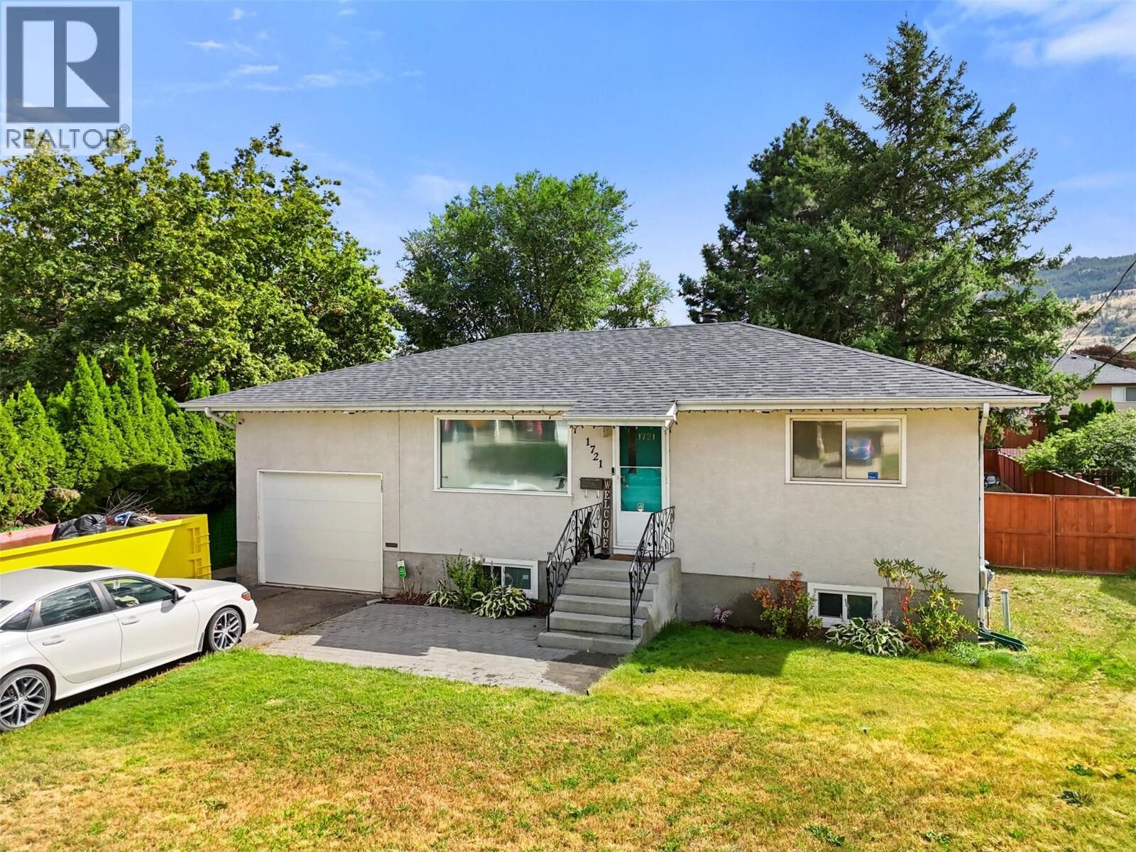 Property Photo:  1721 Brunner Avenue  BC V2B 4K1 