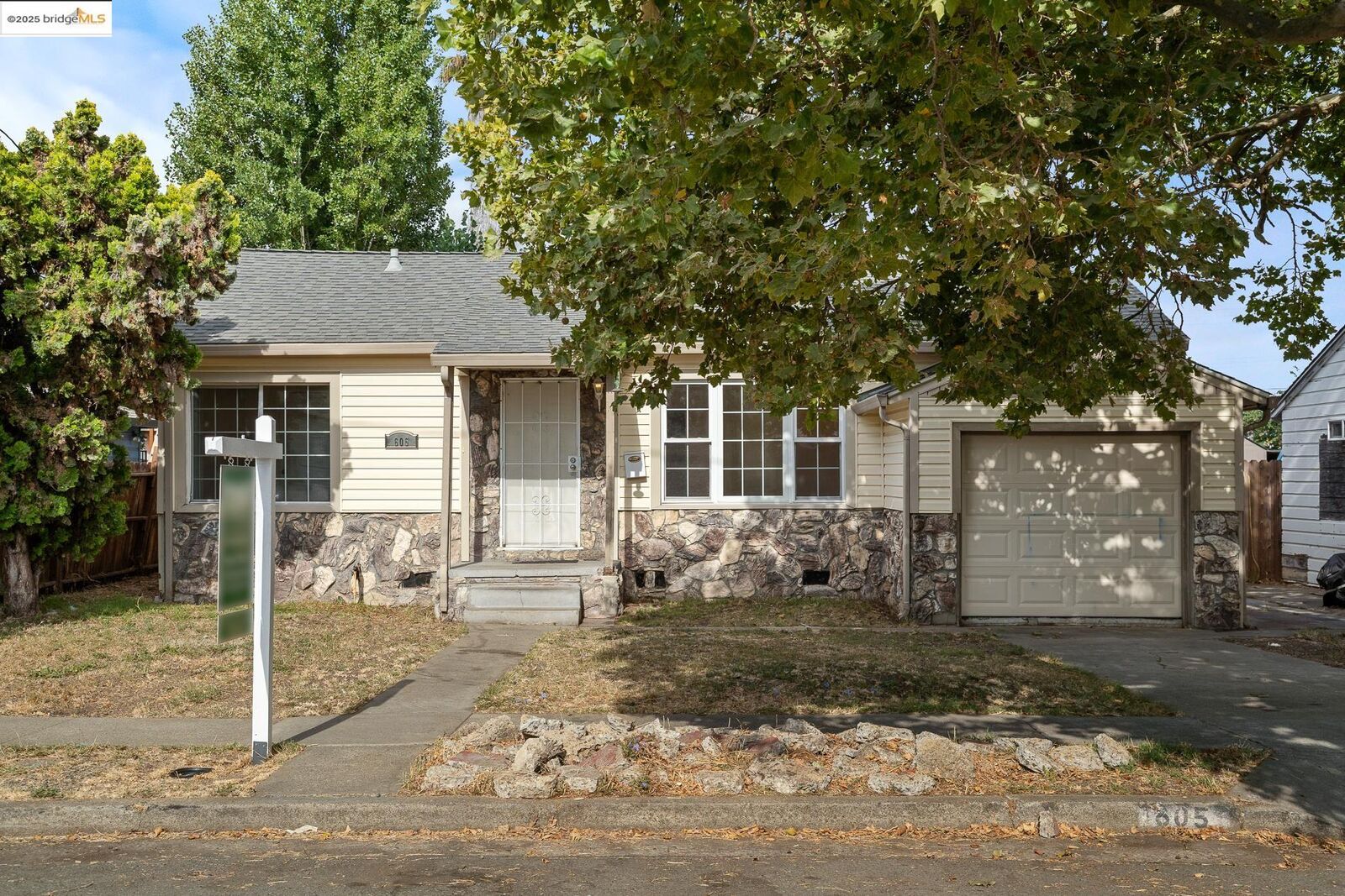 Property Photo:  605 Grennan St  CA 94591 