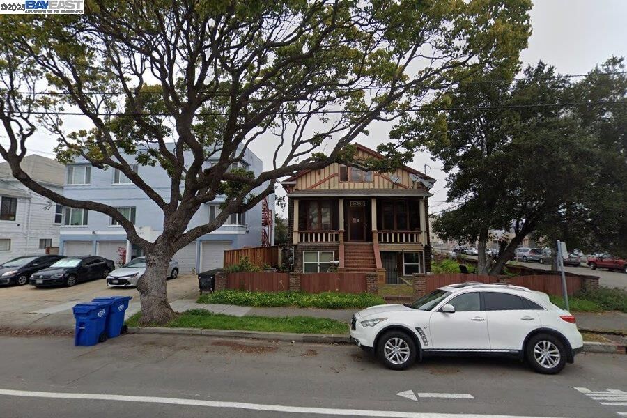 Property Photo: 1059 Santa Clara Ave CA 94501