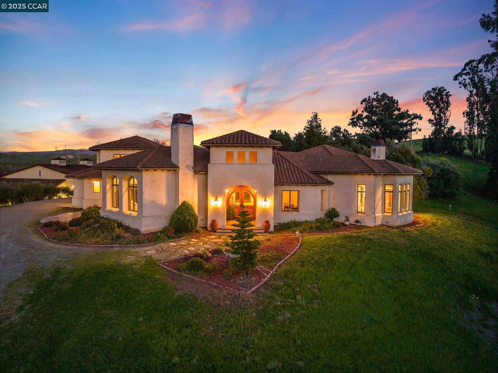 Property Photo:  633 Kalthoff Cmn  CA 94550 