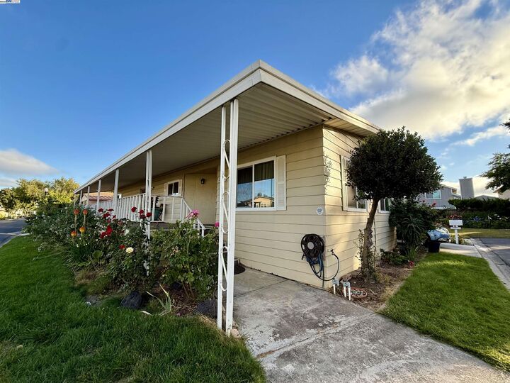 Property Photo: 29255 Harpoon Way CA 94544