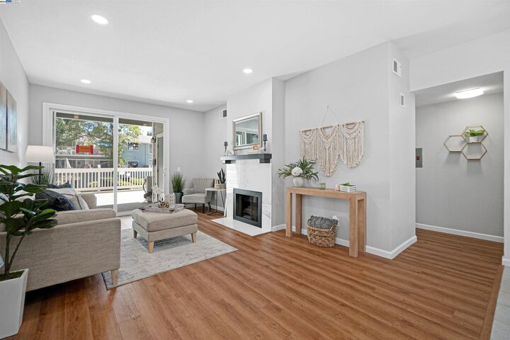 Property Photo:  3530 Oakwood Terrace 102  CA 94536 