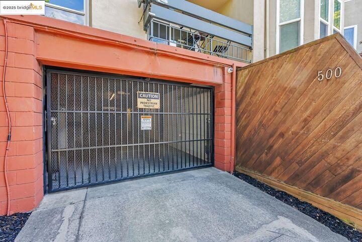 Property Photo:  500 Vernon St 110  CA 94610 
