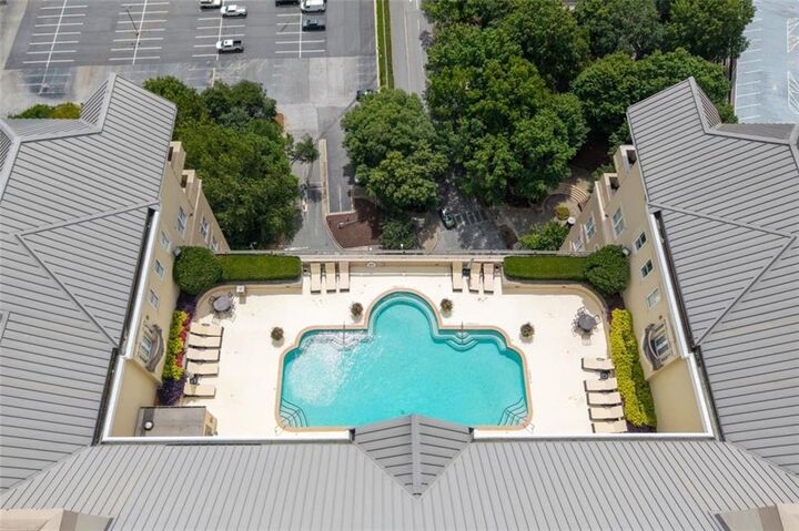 Property Photo: 3334 Peachtree Road NE 1110 GA 30326
