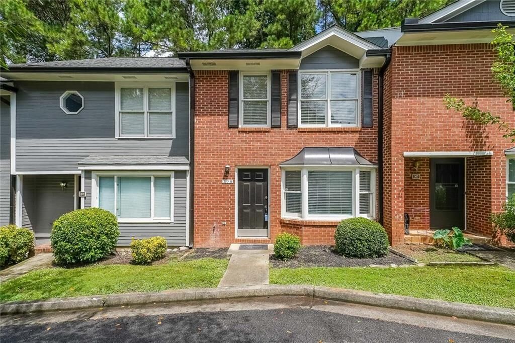 Property Photo: 306 Autumn Leaf Way GA 30093