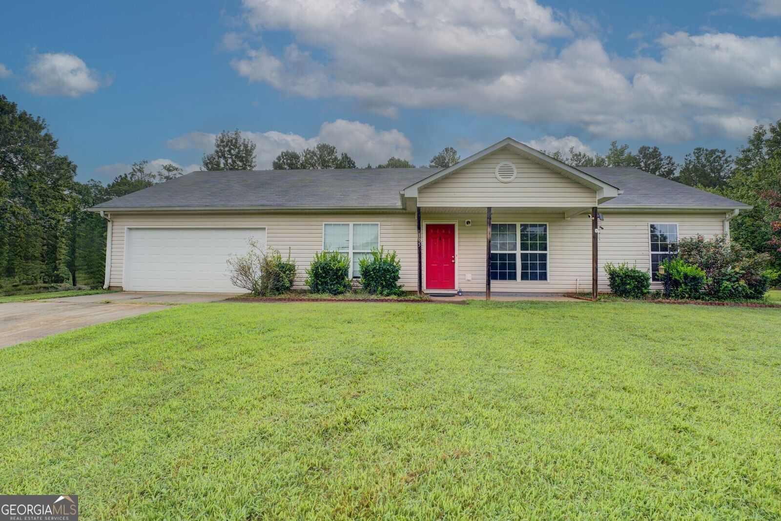 Property Photo: 105 Bramble Bush Trail GA 30014