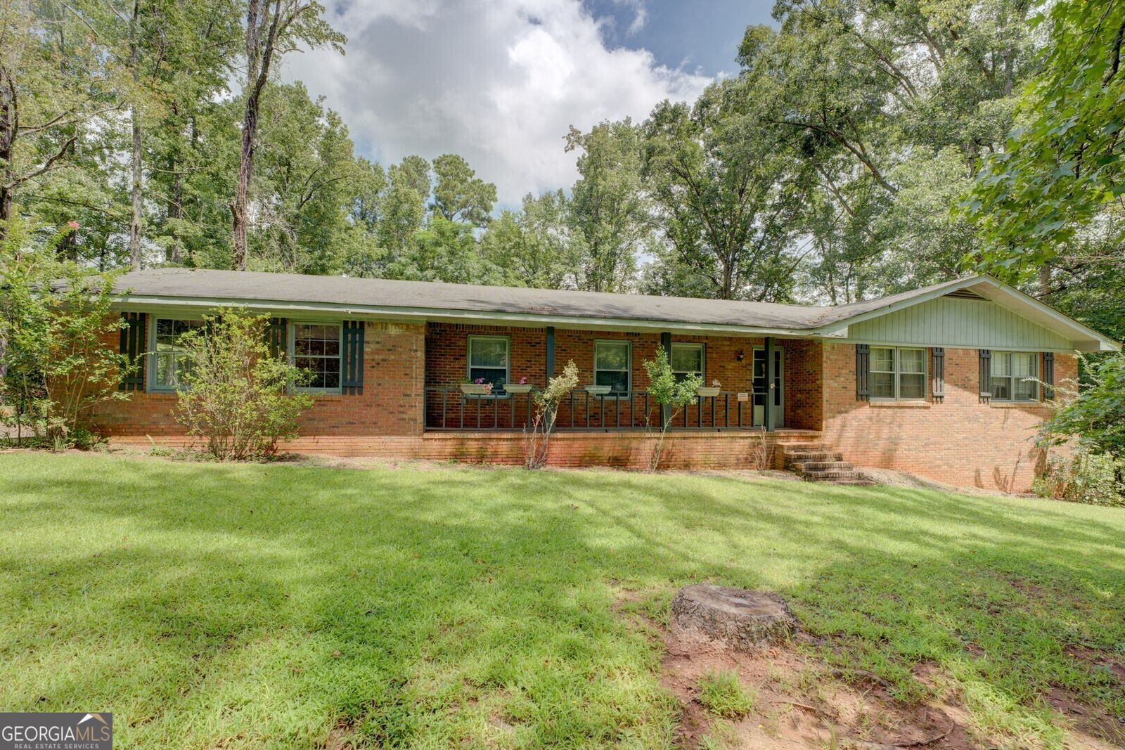 Property Photo: 607 Hinton Road GA 30025