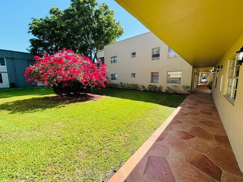 Property Photo: 831 Normandy R 831 FL 33484