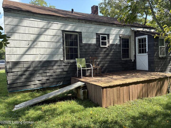 Property Photo:  1204 Park St  KY 40065 