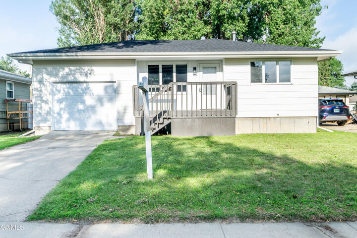Property Photo:  213 3rd Avenue SW  ND 58554 