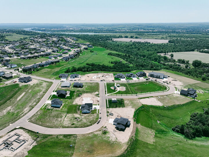 Property Photo: 2614 Frisco Way ND 58503