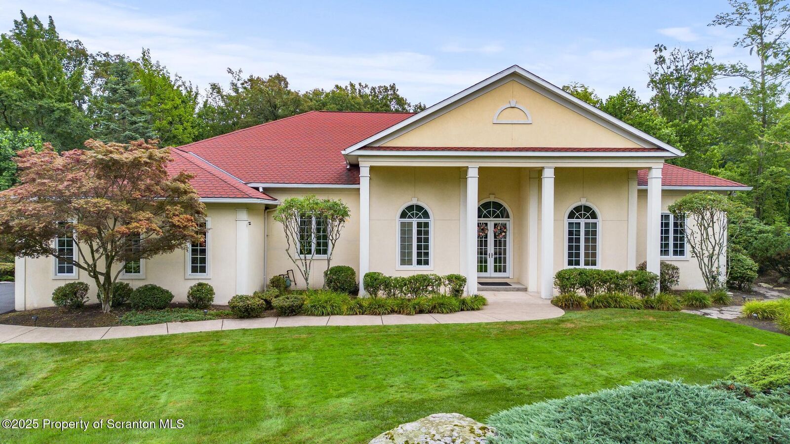 Property Photo:  6 Kipling Drive  PA 18507 