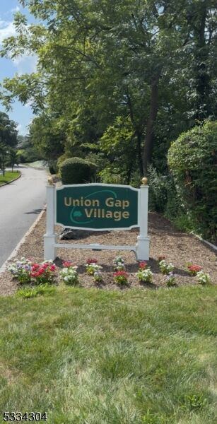 Property Photo:  5 Evergreen Dr  NJ 08809 