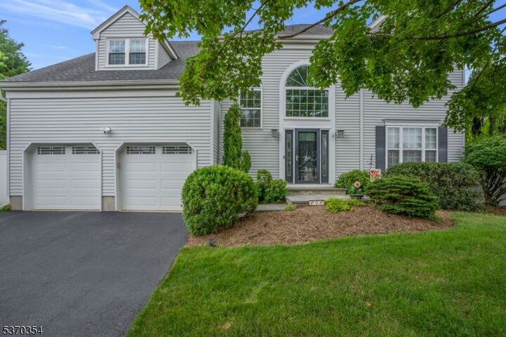 9 Robin Ct  Raritan Boro NJ 08869 photo