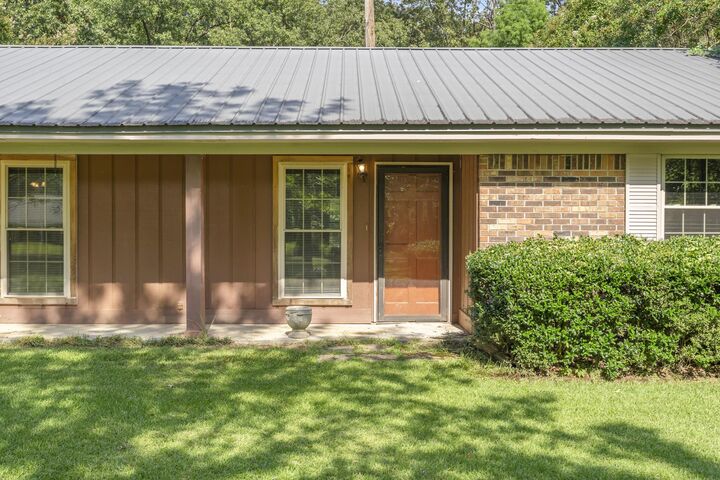Property Photo:  313 Prisock Rd  MS 39759 