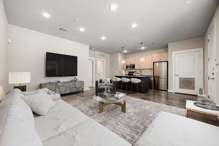 Property Photo:  4819 Caroline Street 103  TX 77004 