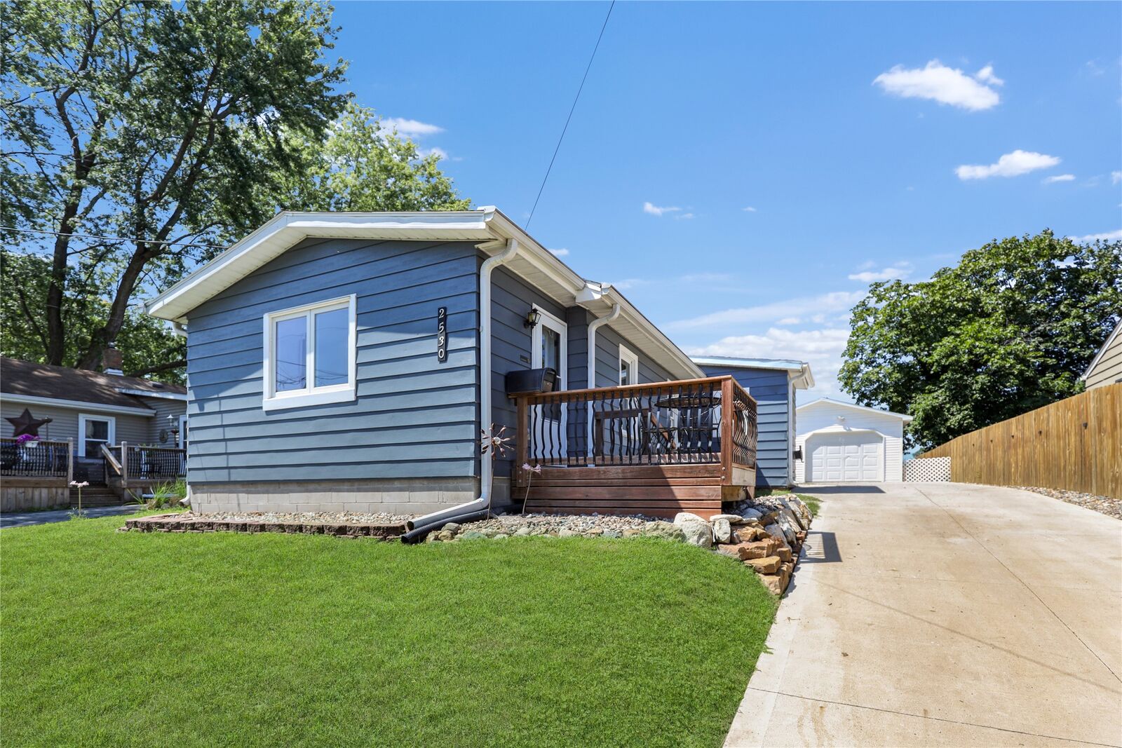Property Photo:  2530 SE 8th Court  IA 50315 