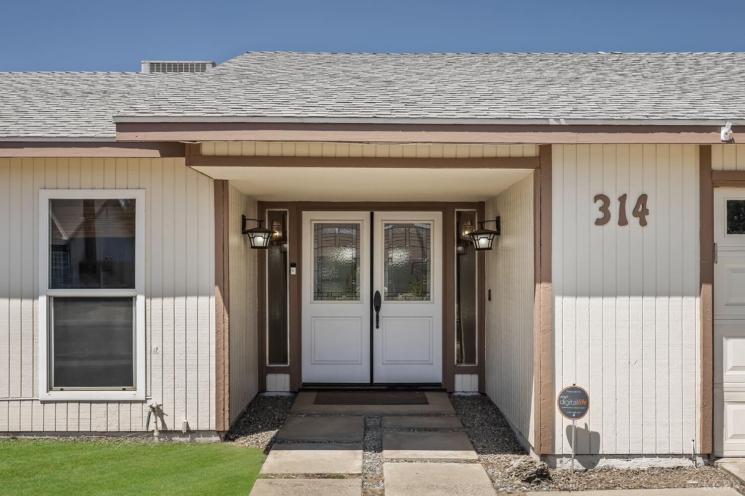 Property Photo: 314 W Birch Avenue CA 93230