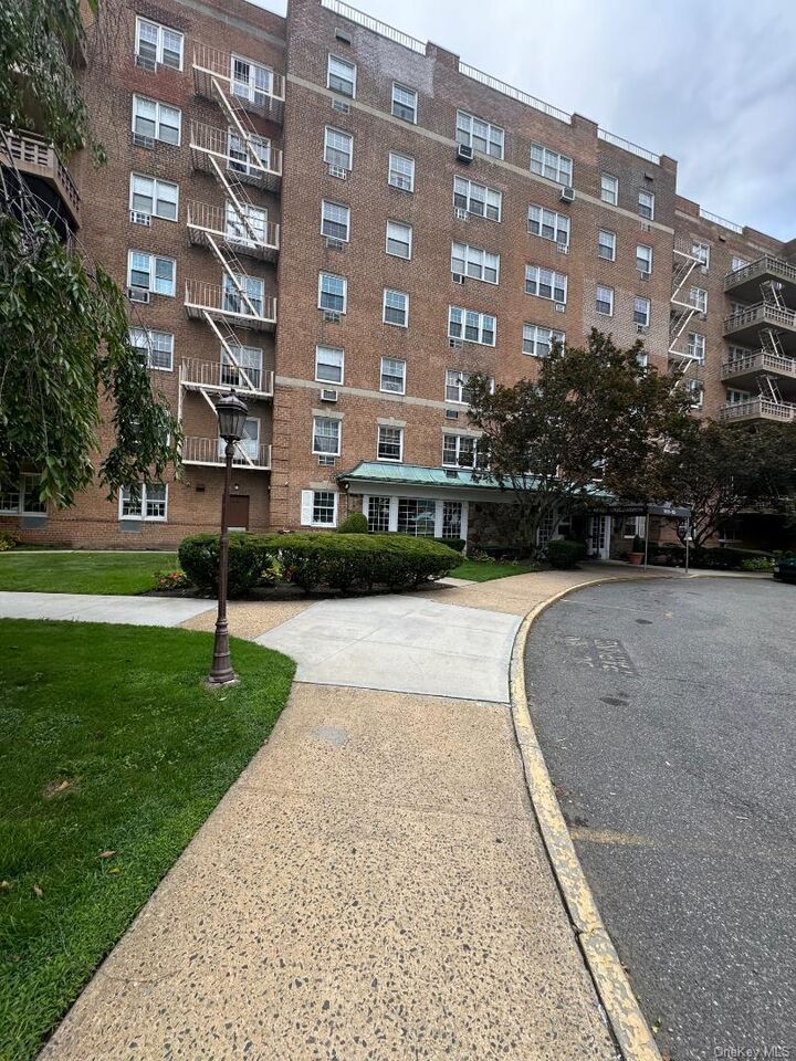 151-15 84th Street 3E  Howard Beach NY 11414 photo