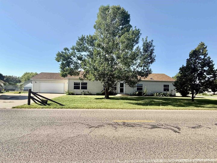 Property Photo: 2901 Goldenrod Crt NE 69101
