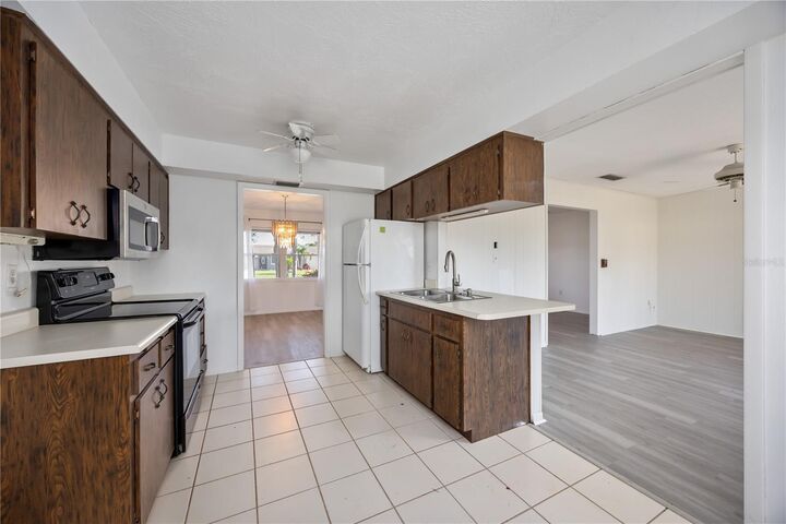 Property Photo:  2905 23rd Avenue W  FL 34205 