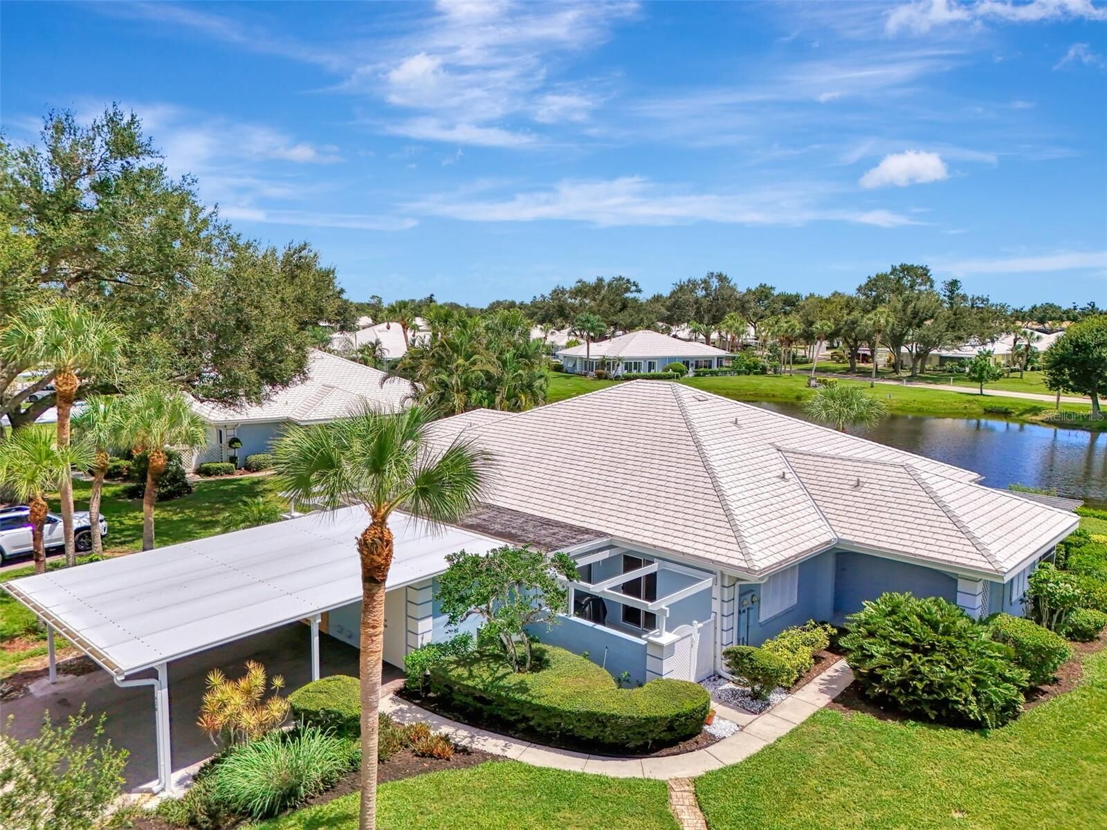 Property Photo: 420 Wexford Circle 124 FL 34293