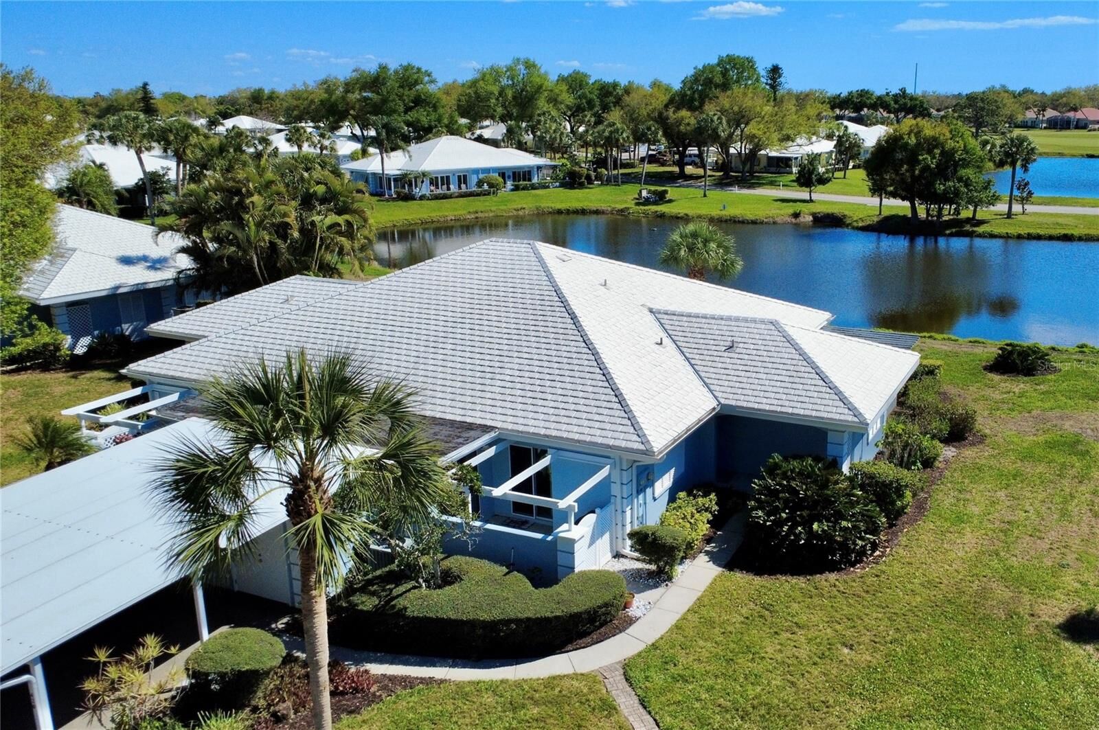Property Photo: 420 Wexford Circle 124 FL 34293