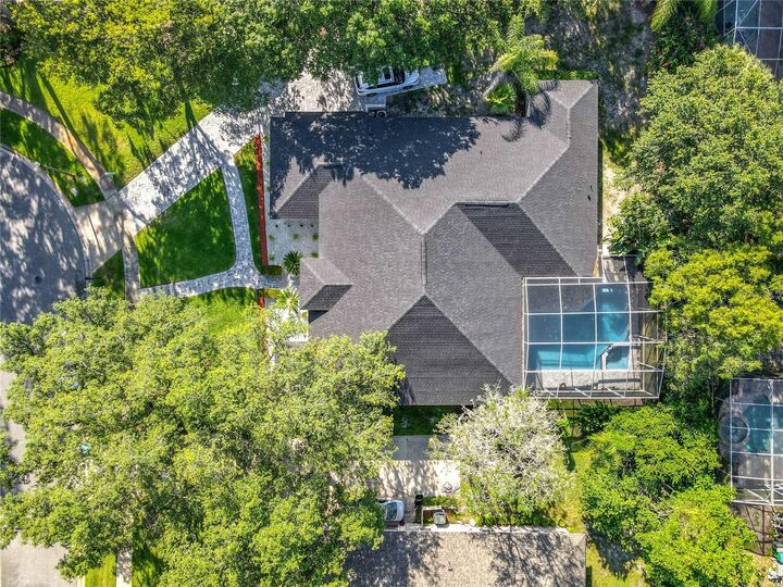 Property Photo: 704 Forest View Court FL 32708