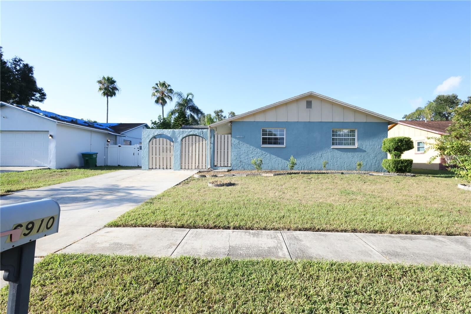 Property Photo:  6910 Dalkeith Avenue N  FL 33709 